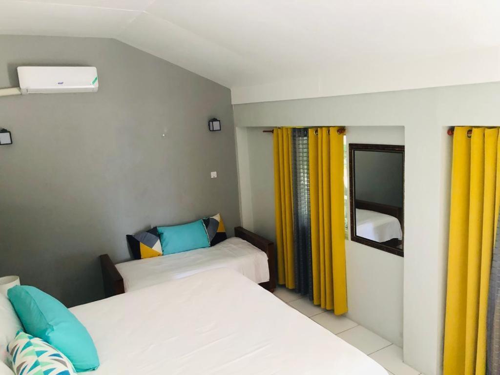 Airport Beach Hotel Бухта Монтего Экстерьер фото